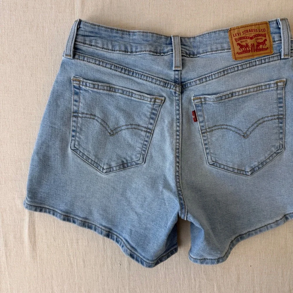 Levi's A-Line High Rise Denim Shorts Women 28 Light Wash Blue